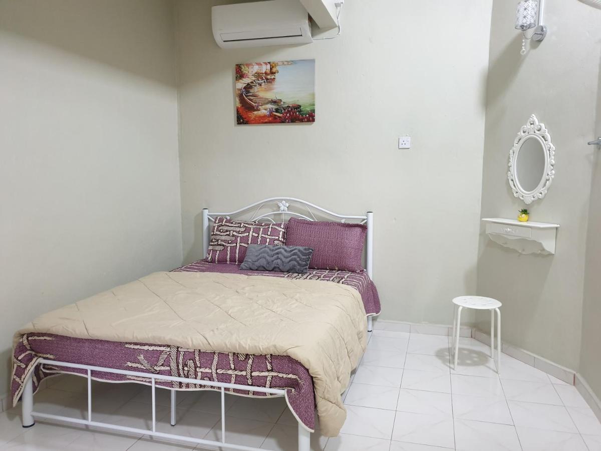 Auni & Auji Homestay Kemaman Chukai Exterior foto