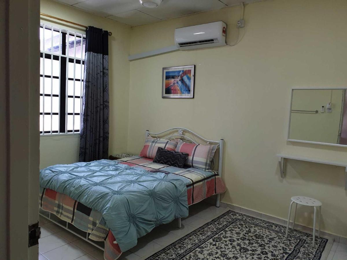 Auni & Auji Homestay Kemaman Chukai Exterior foto