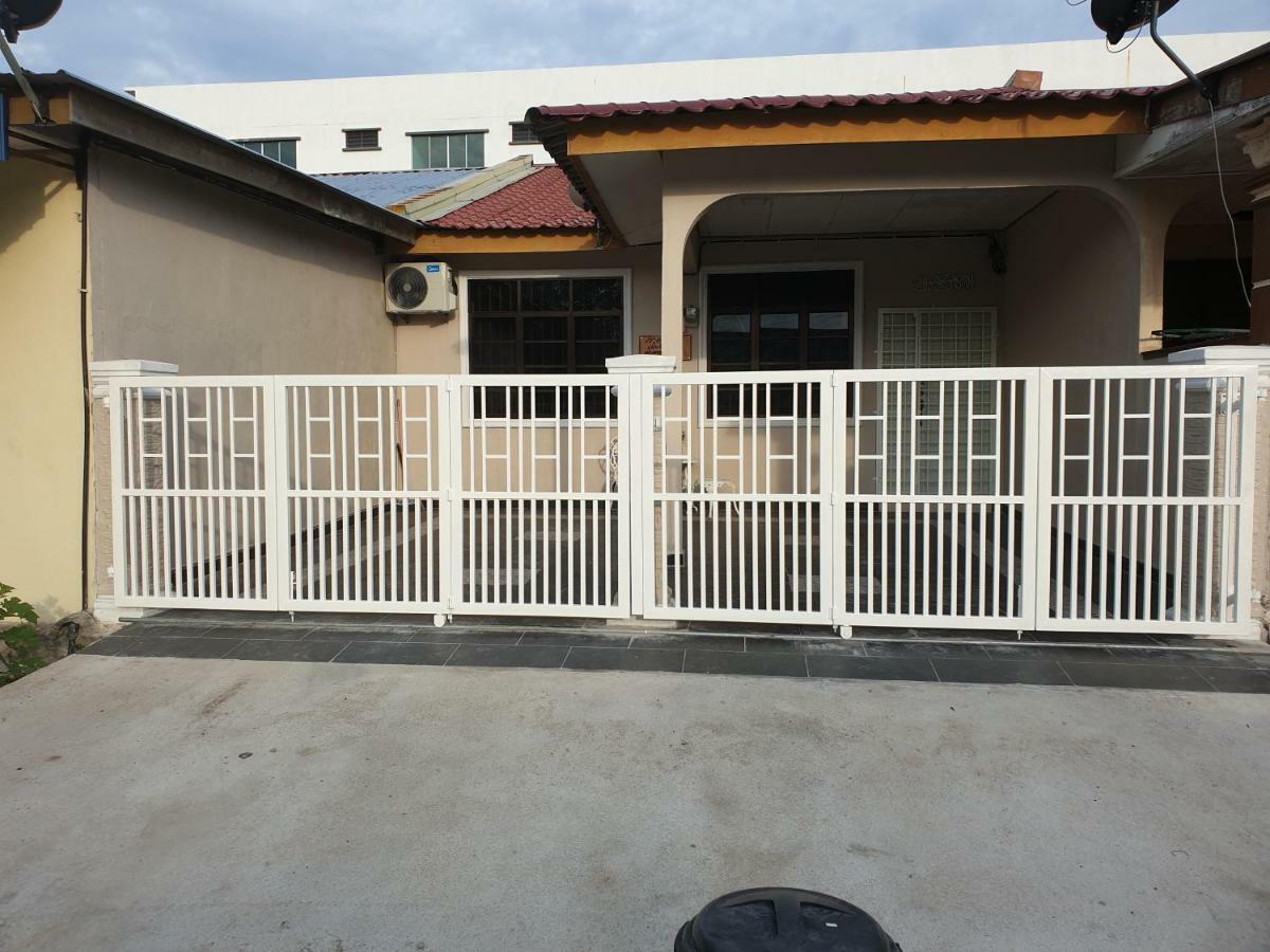 Auni & Auji Homestay Kemaman Chukai Exterior foto