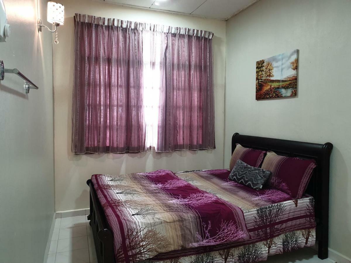 Auni & Auji Homestay Kemaman Chukai Exterior foto