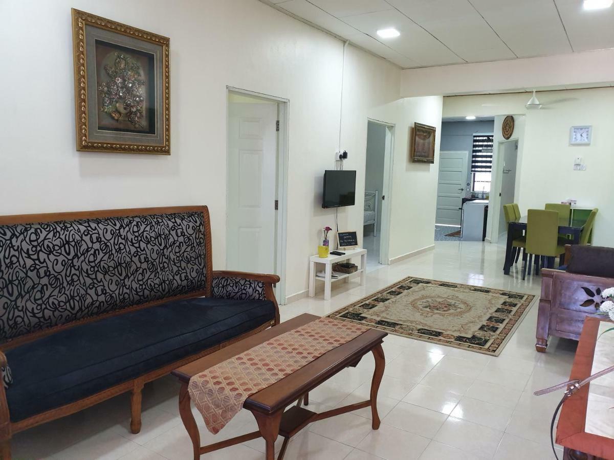 Auni & Auji Homestay Kemaman Chukai Exterior foto